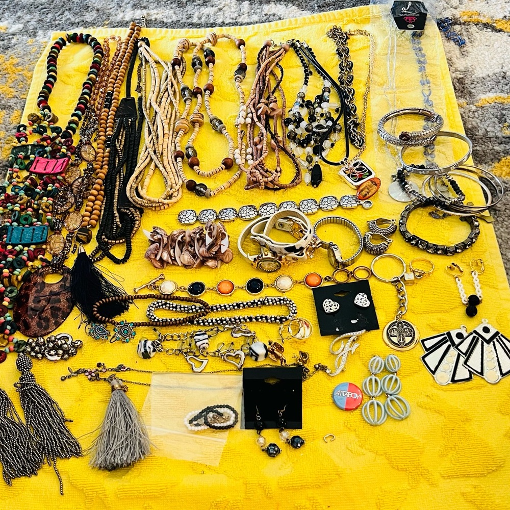 Bulk Assorted Jewelry Collection - Picture 3 of 3
